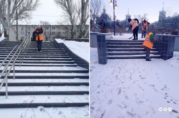 Во всех районах города рабочие зеленого строительства продолжают благоустраивать пешеходные зоны