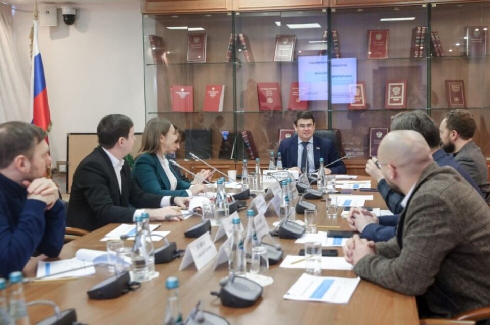 Как защитить медиаотрасль: Ассоциация руководителей медиа назвала главные угрозы и предложила решения