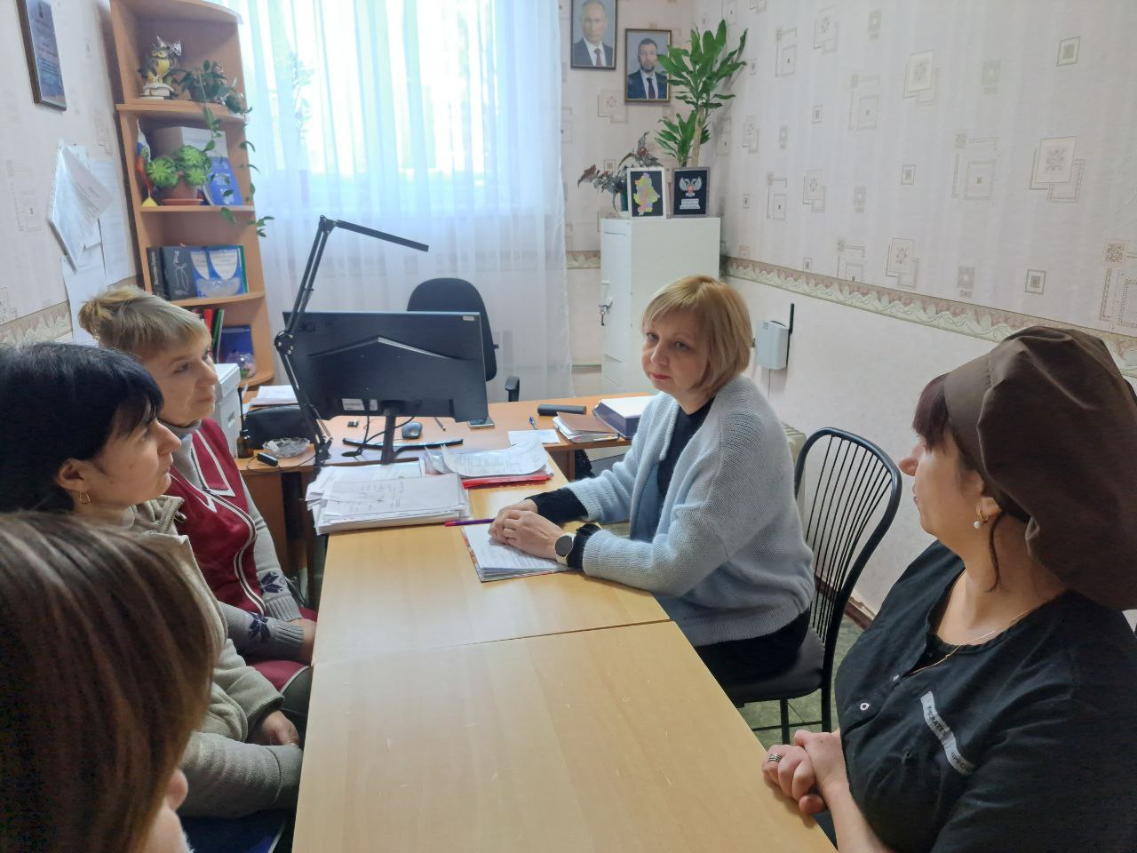 Врио начальника Петровского территориального отдела Ирина Матвеева провела встречу с трудовым коллективом Петровской школы