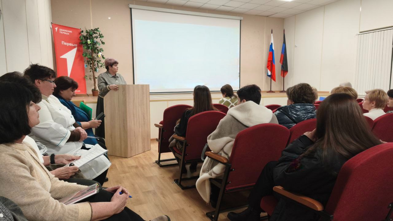 Сегодня депутат Тельмановского муниципального совета Галина Коссе встретилась с сотрудниками ГБОУ «Тельмановская гимназия Тельмановского муниципального округа»