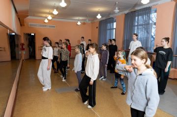 � ������������ ������ ���������� ����� "������" ��� ����� ��������� �. �. ����� ������ ������������� ������������ ������� ��� ��������� "������� K-pop"