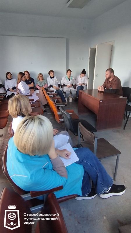 Депутат Старобешевского муниципального совета от Партии "ЕДИНАЯ РОССИЯ" Евгений Балабанов провел встречу с трудовым коллективом ГБУ ДНР "Старобешевская ЦРБ"