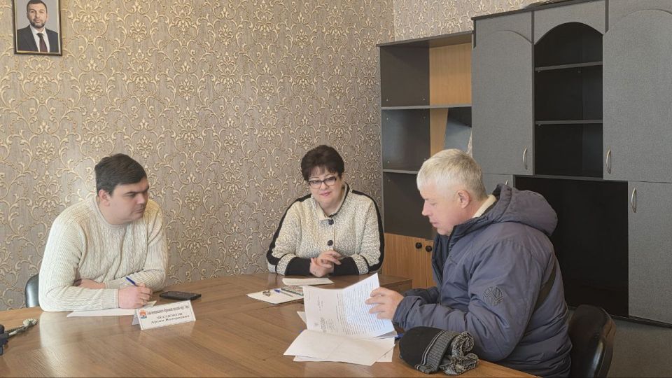 Сегодня, 5 февраля 2026 года, Глава муниципального образования городской округ Торез Артем Чесноков провел прием населения по личным вопросам