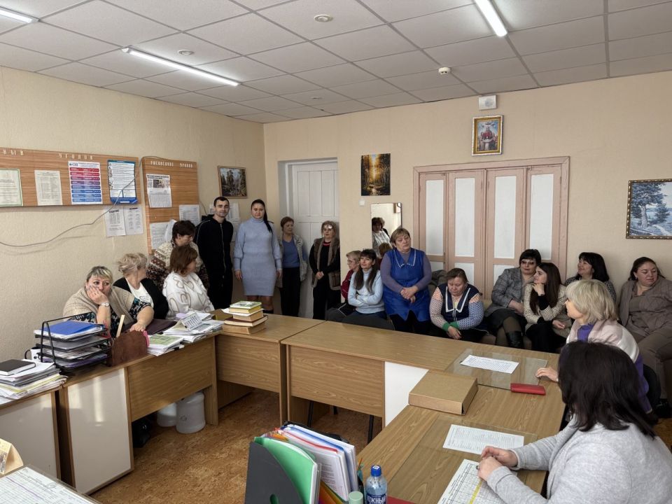 Депутат Тельмановского муниципального совета Мария Вагнер организовала встречу с коллективом ГБОУ «Новоселовская школа Тельмановского муниципального округа»