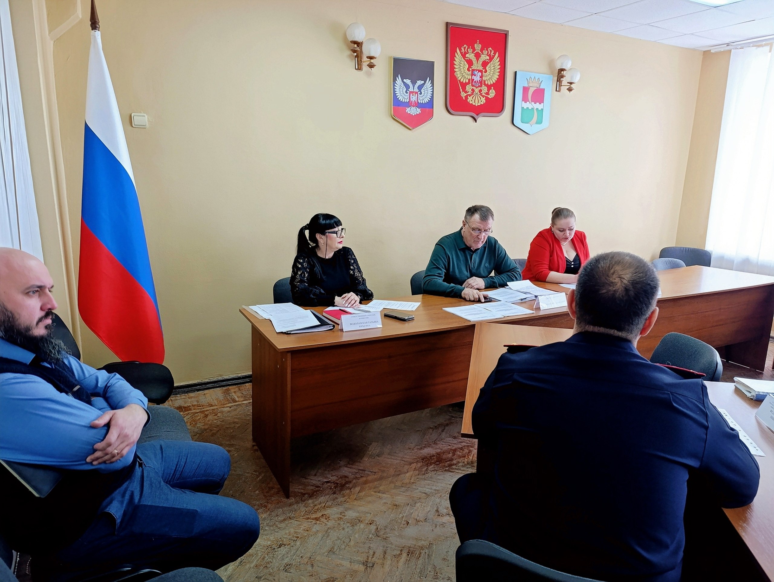 В администрации Амвросиевского муниципального округа прошло первое заседание Административной комиссии