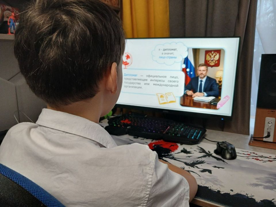 В школах Старобешевского округа прошли внеурочные занятия «Разговоры о важном»