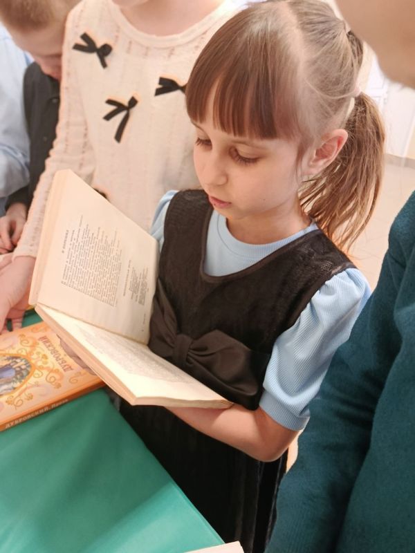 10 февраля в ГБОУ «Мироновская школа № 9 г.о. Дебальцево» в школьной библиотеке прошла увлекательная литературная викторина, посвящённая памяти великого русского поэта Александра Сергеевича Пушкина