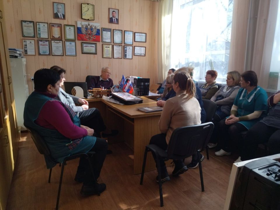 11 февраля 2026 года депутат Дебальцевского городского совета от партии «Единая Россия» Сергей Кириченко провёл рабочую встречу с трудовым коллективом ГБОУ №6 города Дебальцево