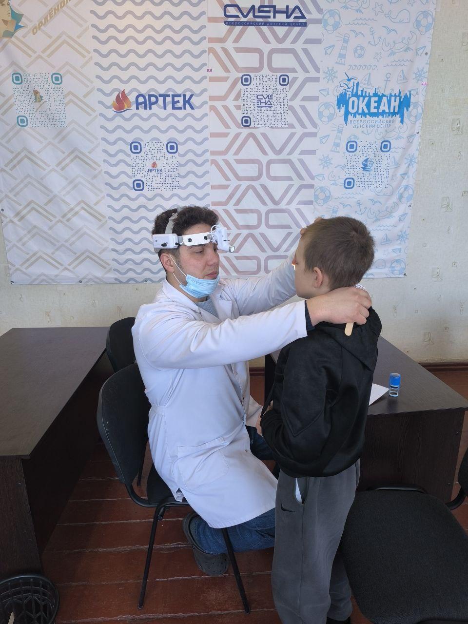 Врачи из Ленобласти провели профилактические осмотры в школе-интернате Енакиево