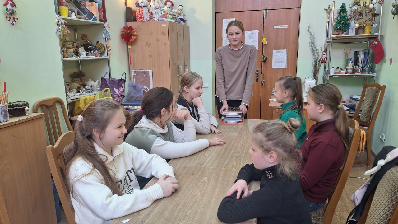 Книги гуляют по свету. 13 февраля в Донецком Республиканском Дворце детского и юношеского творчества прошла замечательная акция, приуроченная к Международному дню книгодарения