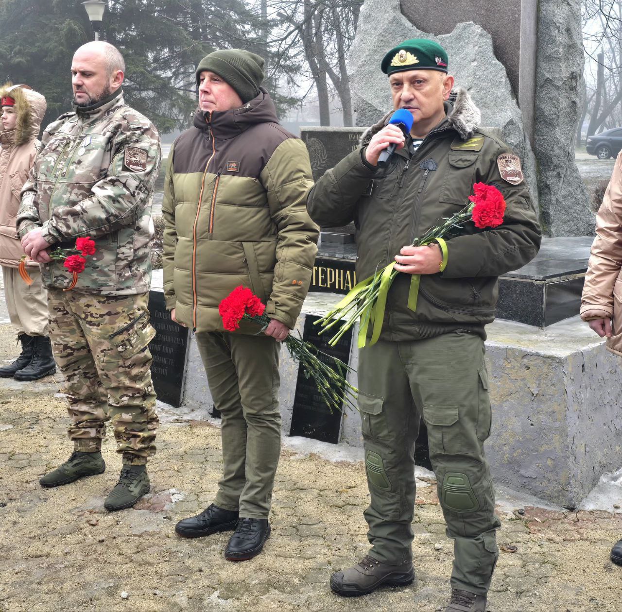 Дмитрий Огилец: Сегодня, в день 37-й годовщины окончания боевых действий в Республике Афганистан, принял участие в памятнои митинге у себя на округе, в г.Харцызске возле памятника «Погибшим воинам-интернационалистам»