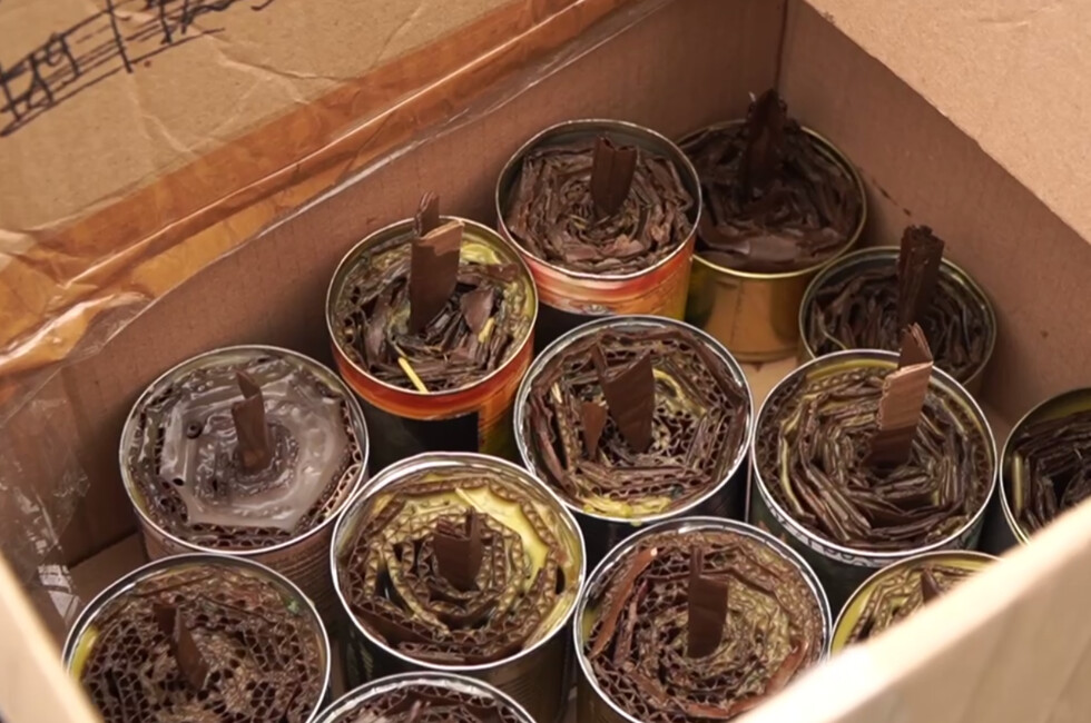 В Донецке молодежь переплавила огарки церковных свечей на блиндажные