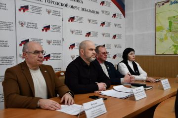 Сегодня, 16 февраля глава муниципального образования городского округа Дебальцево Сергей Викторович Желновач провел аппаратное совещание