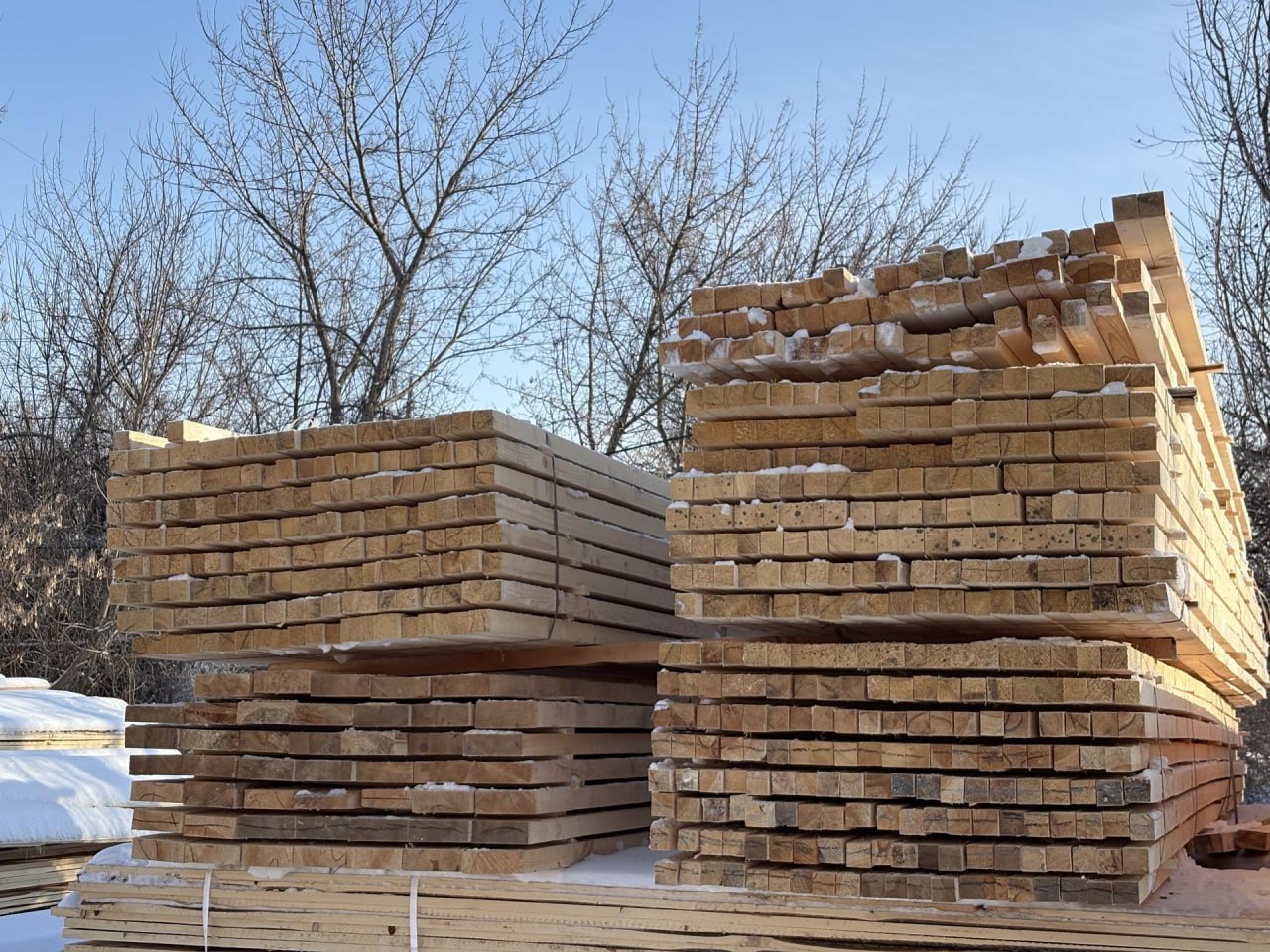 Александр Шатов: В Шахтерске к зданию хирургии центральной больницы по заказу сахалинцев завезли стройматериалы