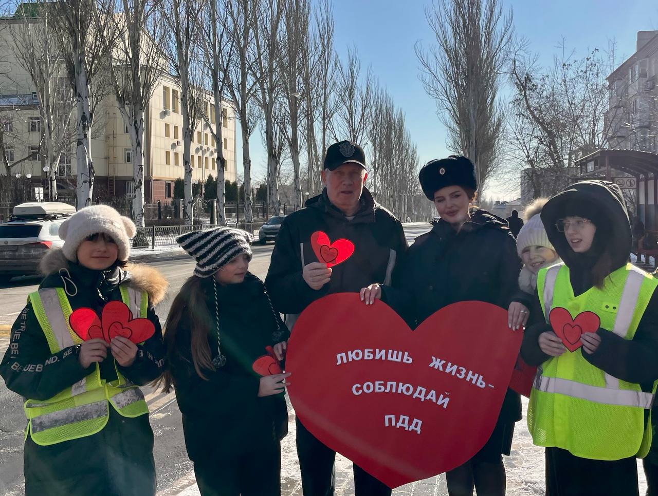 Полицейские ведут профилактическую работу в Донецке