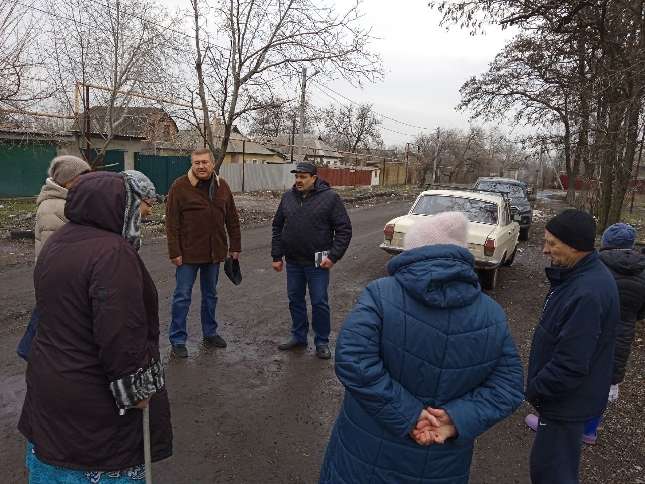 Сегодня, 17 февраля 2026 года, по поручению Главы Республики Дениса Пушилина, заместитель руководителя Управы Александр Дёмин провел встречу с жителями по адресу: ул. Красная Заря, 99