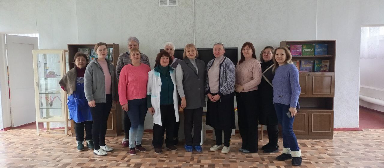 17 февраля управляющий делами администрации городского округа Торез Наталья Бекетова провела встречу с трудовым коллективом ГБДОУ "Детский Сад № 32 "Жар Птица" г.о. Торез" ДНР