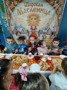 Сегодня в ГБДОУ "Володарский детский сад №1 "Солнышко" Володарского м.о." состоялся яркий и добрый праздник — Масленица