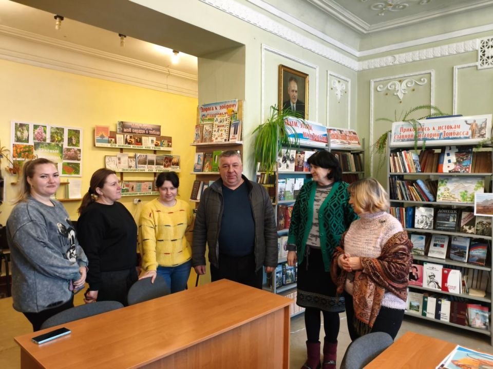 17 февраля Роман Грицай, начальник Пелагеевского территориального отдела администрации городского округа Торез провел встречу с трудовым коллективом МБУ «Центральная библиотечная система городского округа Торез» Библиотека -...