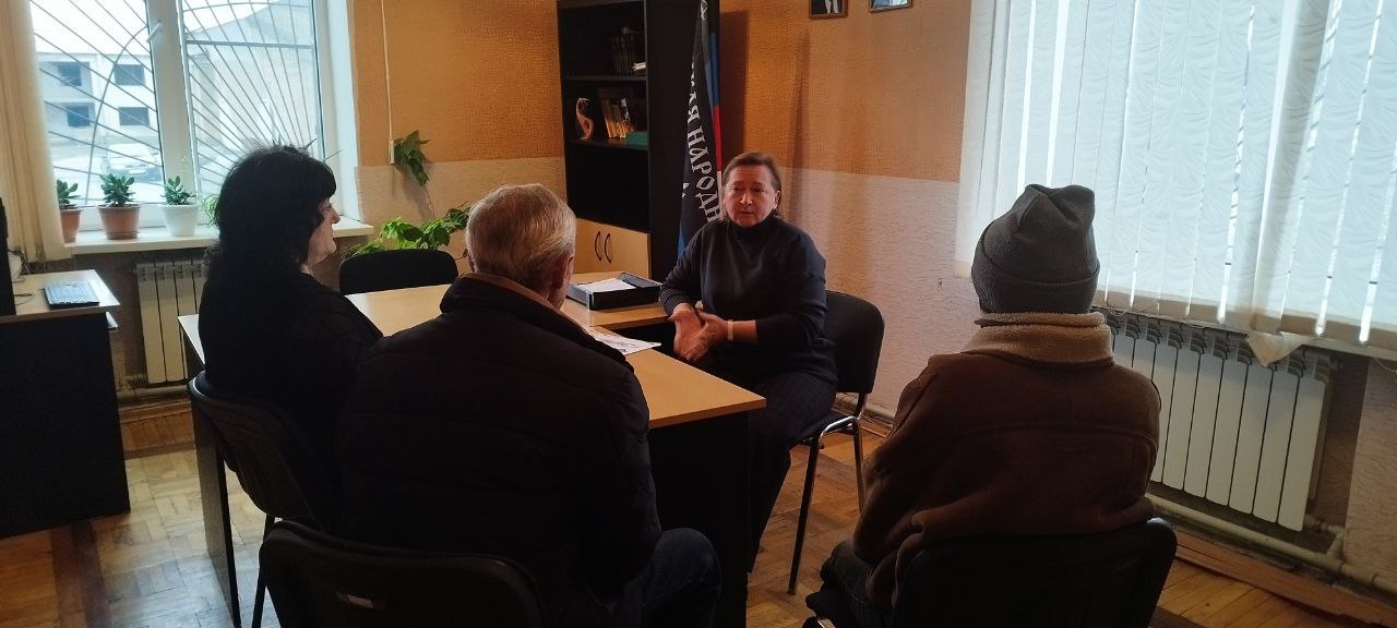 Заведующий Александровским территориальным сектором Галина Владимировна Иванченко провела встречу с трудовым коллективом МБУ " Александровский СДК"