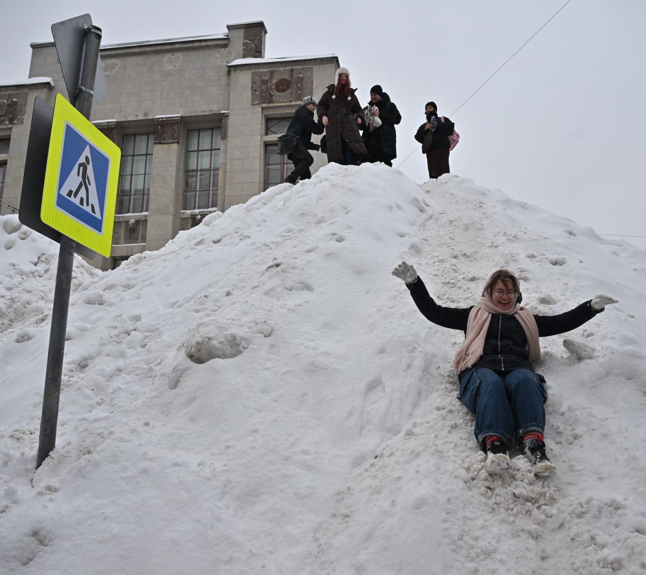 Самые большие сугробы за всю зиму появятся завтра в Москве
