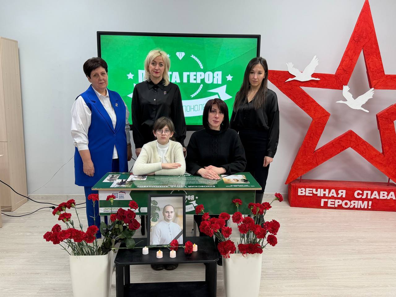 В преддверии Дня защитника Отечества в общеобразовательной школе №6 состоялось торжественное открытие «Парты Героя»