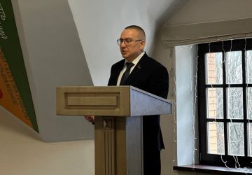 Андрей Крамар: Сегодня по приглашению профессора, доктора социологических наук ДонГУ Сергея Борисовича Быстрянцева выступил на открытии конференции о роли армии и флота в формировании идентичности и сплоченности Российского...