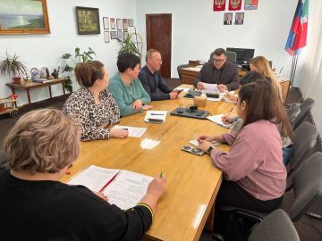 Василий Овчаров: Во исполнение поручений Главы ДНР Дениса Пушилина в Новоазовском муниципальном округе прошло очередное рабочее совещание межведомственной группы, посвященное охране здоровья граждан