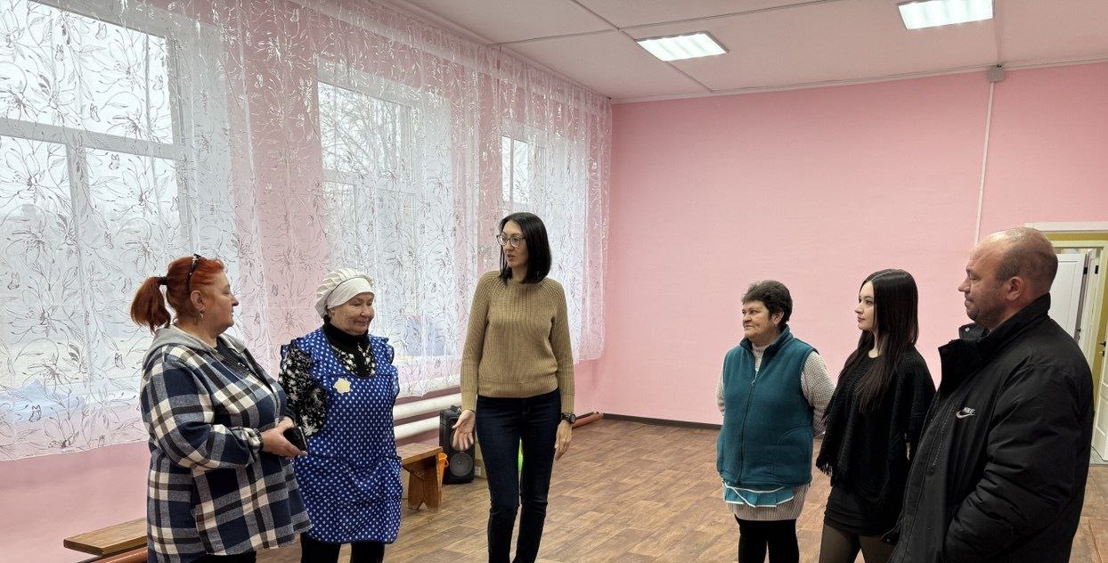 Заведующая Новоселовским территориальным сектором встретилась с трудовым коллективом в отремонтированный детский сад с.Новоселовка