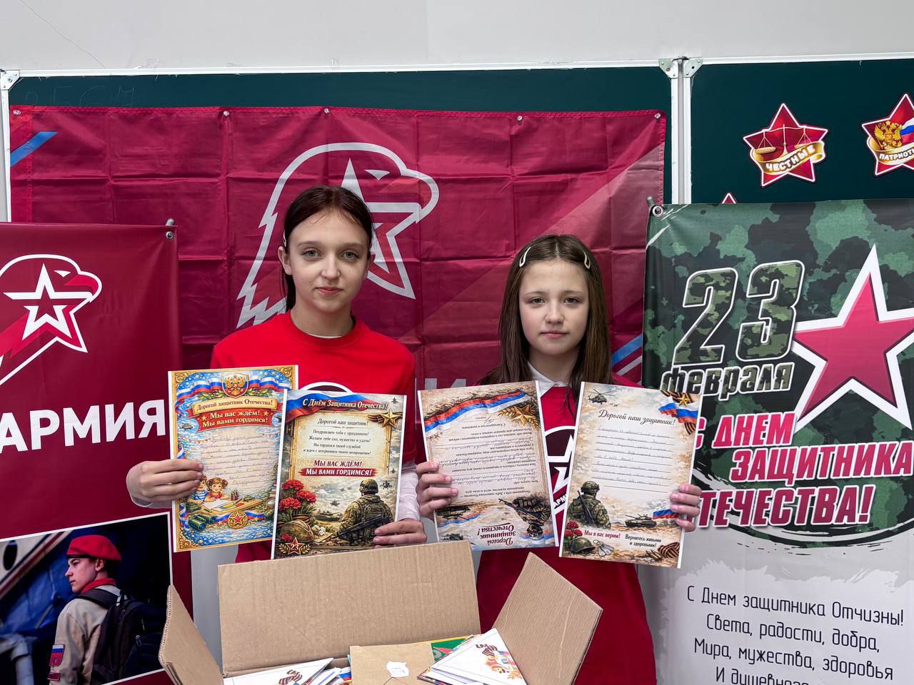 Юнармеец ВПК «Снежные Соколы» г. Снежное Нагаева Виктория приняла участие в акции «Письмо солдату» и подготовила 10 писем, в которых выразила искреннюю благодарность и слова поддержки нашим защитникам