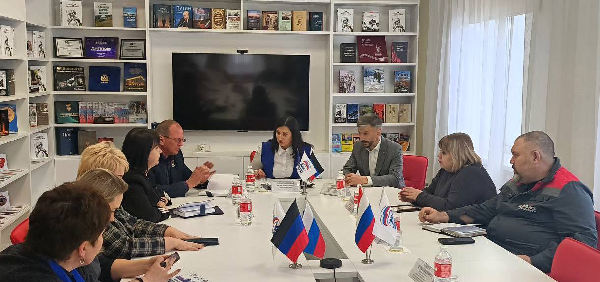 Анна Кондрыкинская: В рамках проекта «Управдом» провела встречу с жилищными активистами в Дебальцево