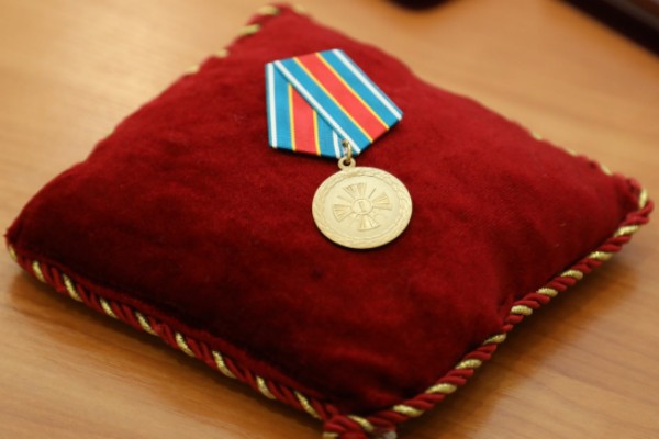 Сотрудник ГУФСИН России по ДНР удостоен ведомственной медали за спасение человека