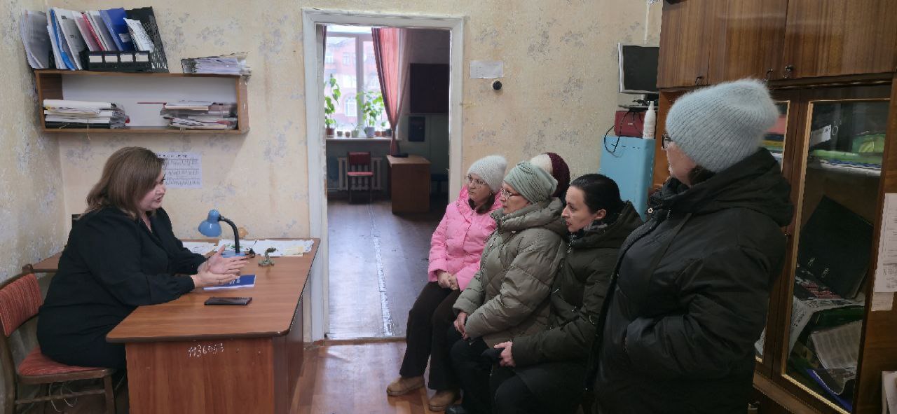 Депутат Старобешевского муниципального совета Донецкой Народной Республики Галина Кривенко провела встречу с жителями поселка Новый Свет