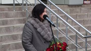 В преддверии Дня защитника Отечества у стелы памяти сотрудников «Донбасстеплоэнерго» состоялось памятное мероприятие