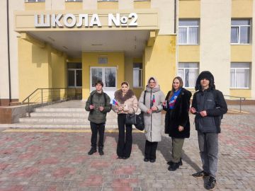 Активисты «Молодой Гвардии» приняли участие в акции ко Дню признания независимости ДНР и ЛНР