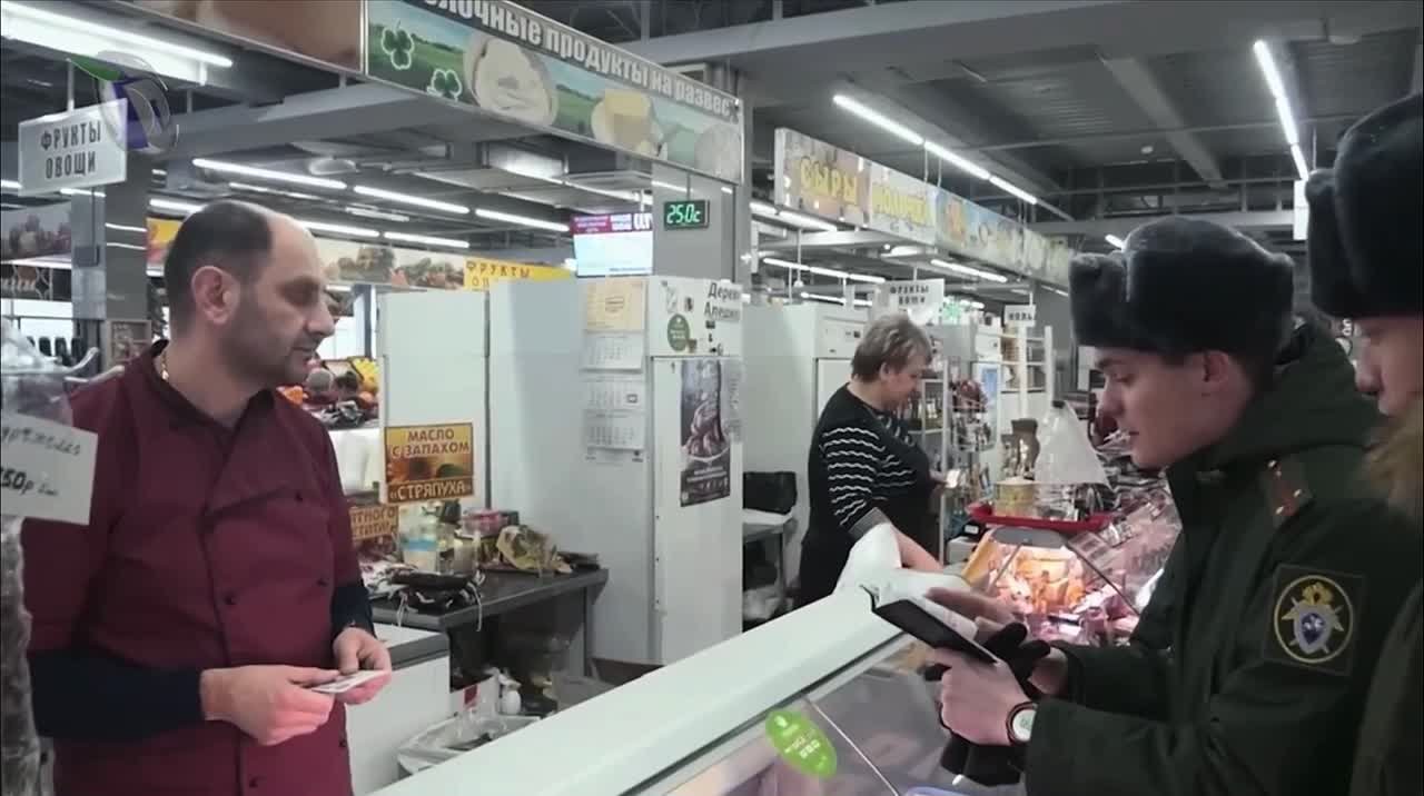 Сюжет на телеканале«Дзержинское ТВ»: следователи военного следственного отдела СК России по Мулинскому гарнизону совместно с сотрудниками военной полиции провели рейд на торговых площадках г. Дзержинска, с целью установления...