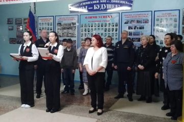 В Донецке росгвардейцы открыли мемориальную доску героям Республики