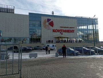 В сети сообщают об эвакуации ТЦ Континент