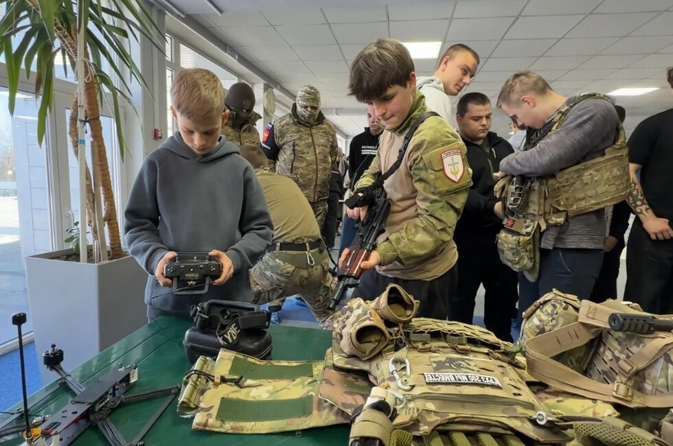 Криминалисты, спецназ и кинологи: в ДНР прошел форум ко Дню защитника Отечества