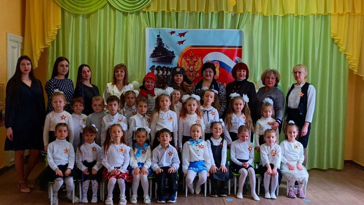 Будущие защитники поздравили защитников Отечества