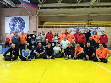 Активистки женского клуба «Женщина для женщины» инициировали дружественный матч «Волейбольный мост. Спортсмены и студенты вместе»