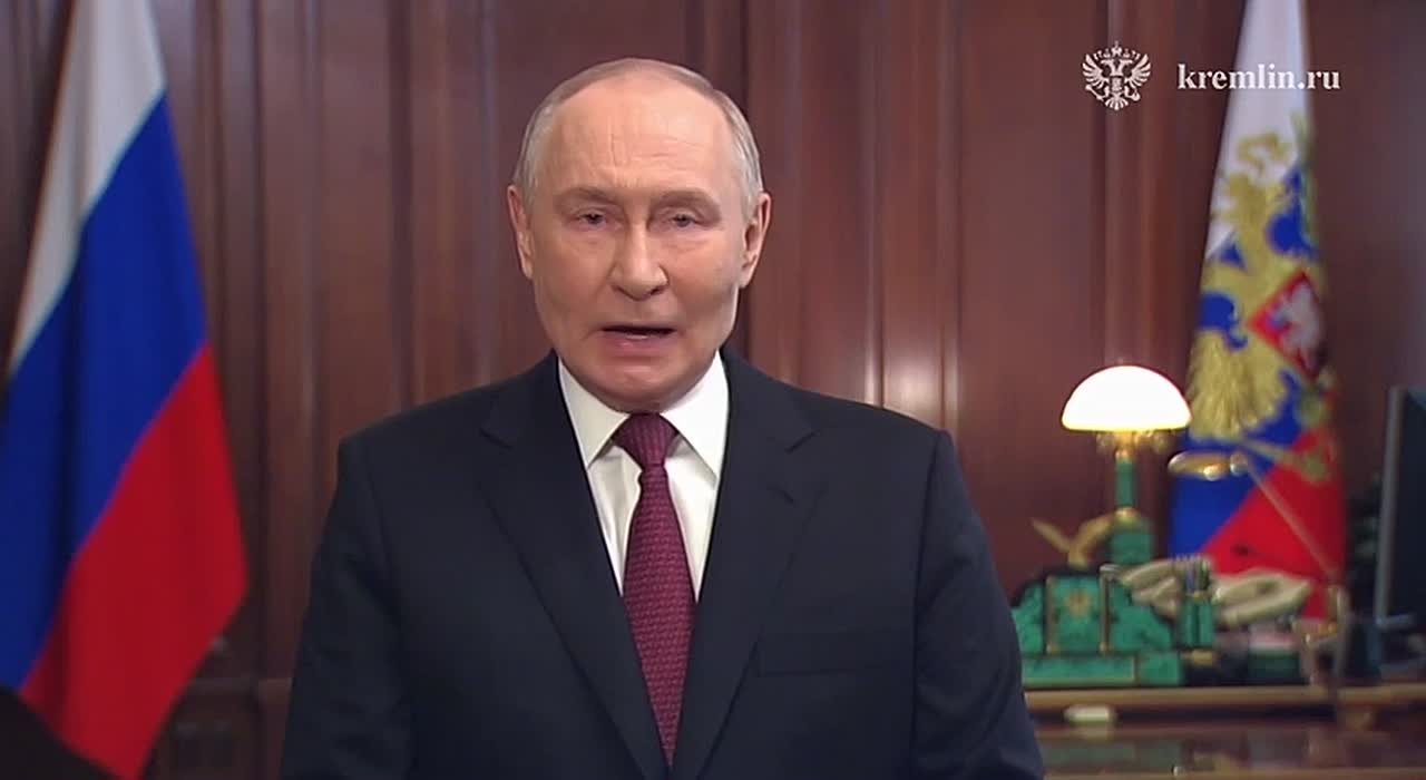 Президент России Владимир Путин поздравил россиян с Днём защитника Отечества!