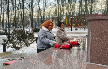 В день защитника Отечества Совет женщин Волновахского МО почтил память погибших воинов, участвовавших при освобождении Волновахи