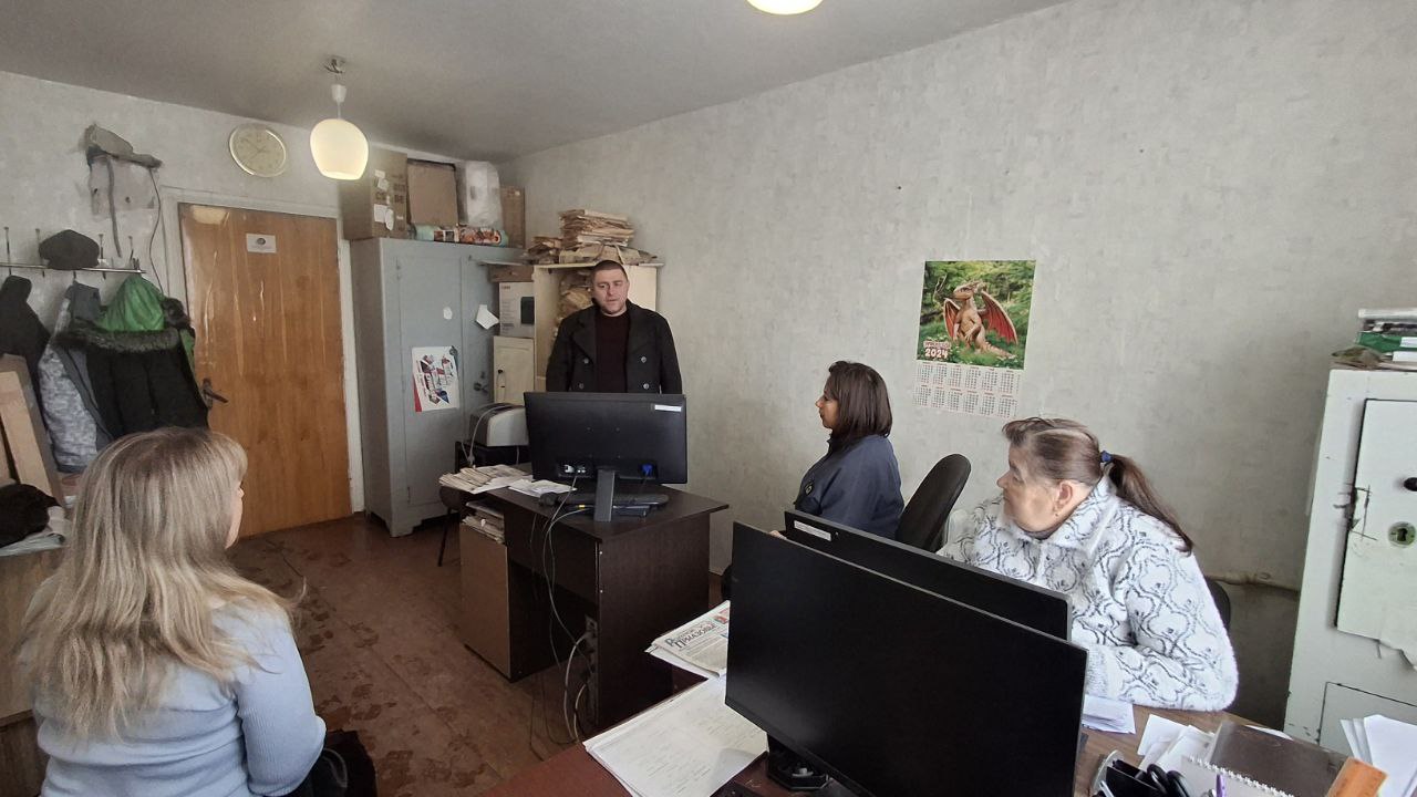 Депутат Тельмановского муниципального совета Максим Скрипка провел встречу с коллективом редакции газеты «Новая Нива» ГУП ДНР «РМХ»