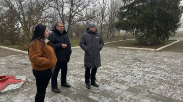 Врип главы администрации Волновахского МО Иван Борзых, совместно с председателем Волновахского муниципального совета Таймуразом Арсоевым, провели встречу с жителями села Калинино