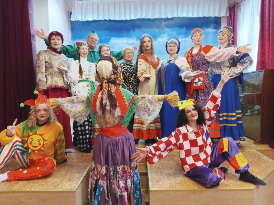 Семейные посиделки на Масленицу в Доме работников культуры: блины, хороводы и праздник души!