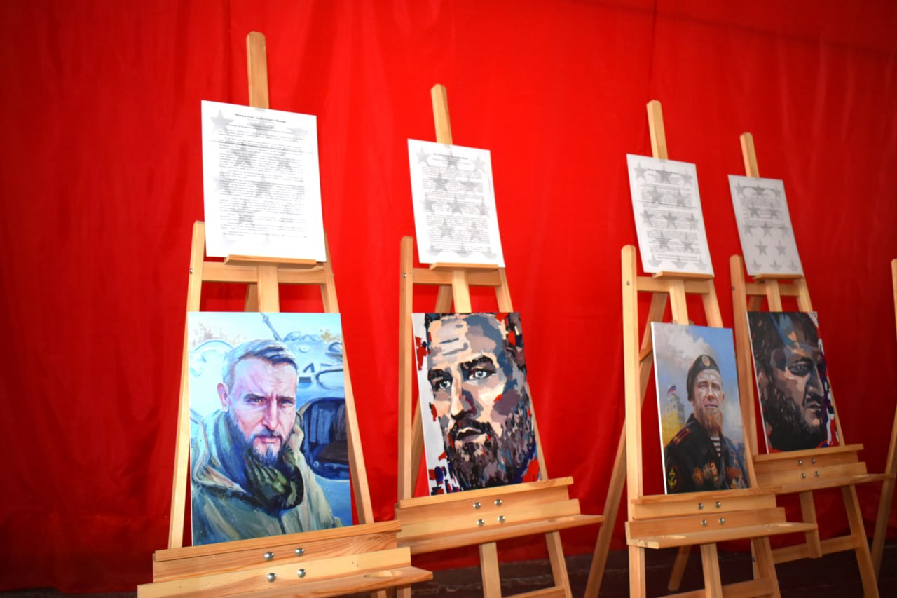 Игорь Лызов: В Центре культуры и досуга «Виктория» г. Амвросиевка открылось Арт-пространство «Герои нашего времени»