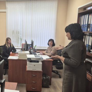 Иван Адамец: Управляющий делами администрации городского округа Донецк Юлия Сницарь провела встречу с коллективом МКУ «Центр информационных технологий»