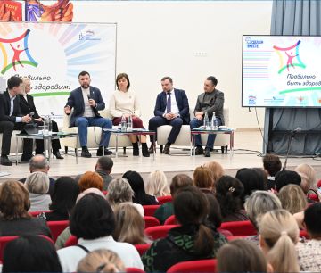 Денис Пушилин, Роман Романов и Елена Никитина дали старт Всероссийской акции «Правильно быть здоровым» партии «Единая Россия»