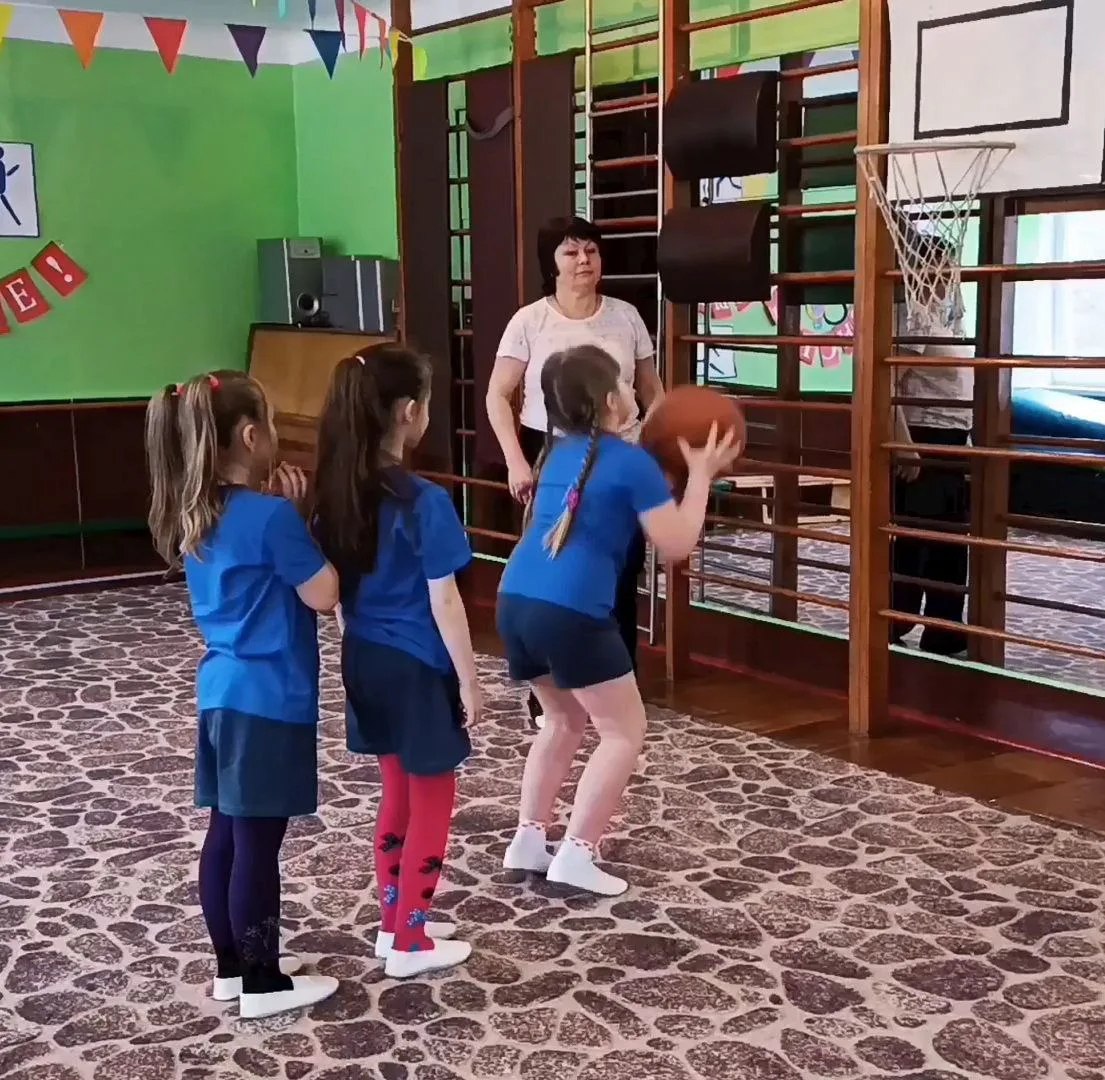 В ГБДОУ "ДЕТСКИЙ САД № 38 Г.О. МАКЕЕВКА" ДНР воспитатель старшей речевой группы Сергеева Л.Н. успешно реализовала образовательный проект "Баскетбол – командный вид спорта"